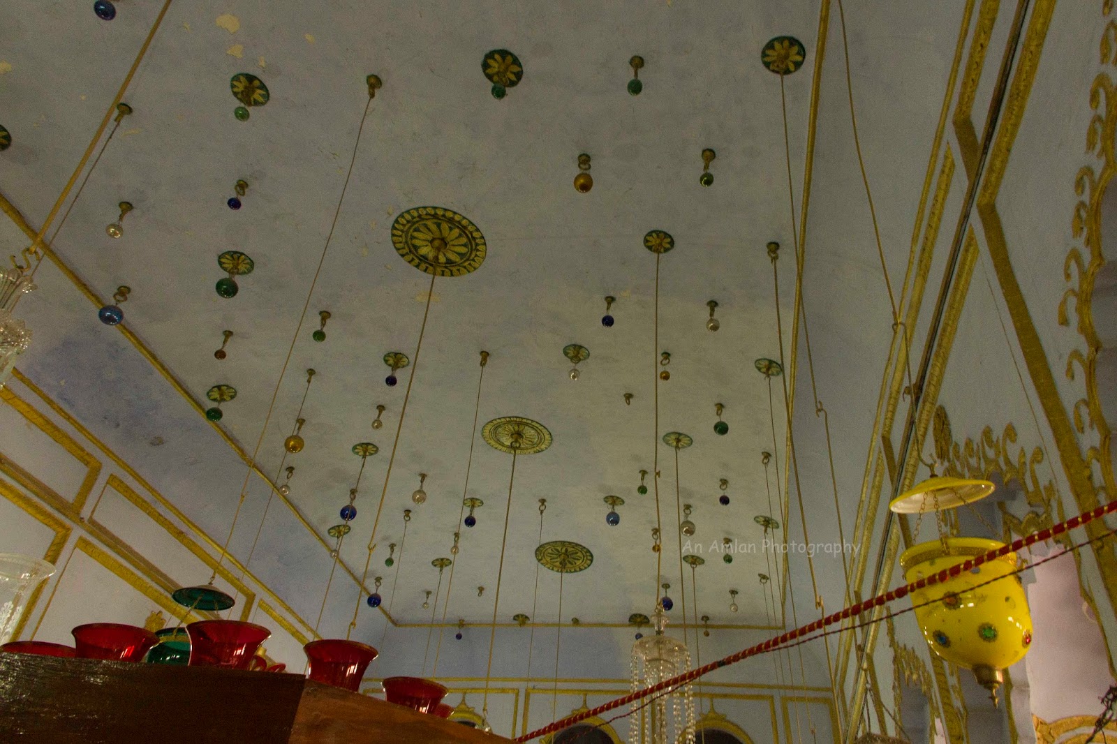 95a57-chandeliers2bat2bthe2bmain2bhall2bof2bchhota2bimambara