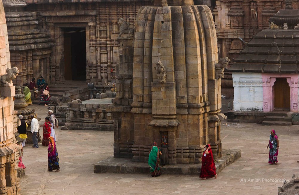 Pilgrims in Lingaraj Temple