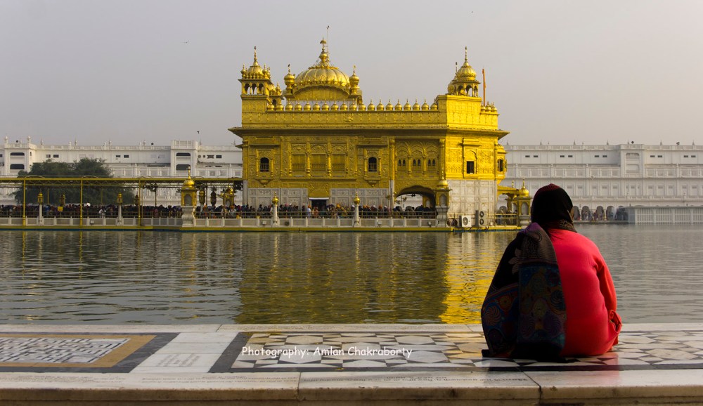 4ea50-lone2bpilgrim2bin2bfront2bof2bgolden2btemple